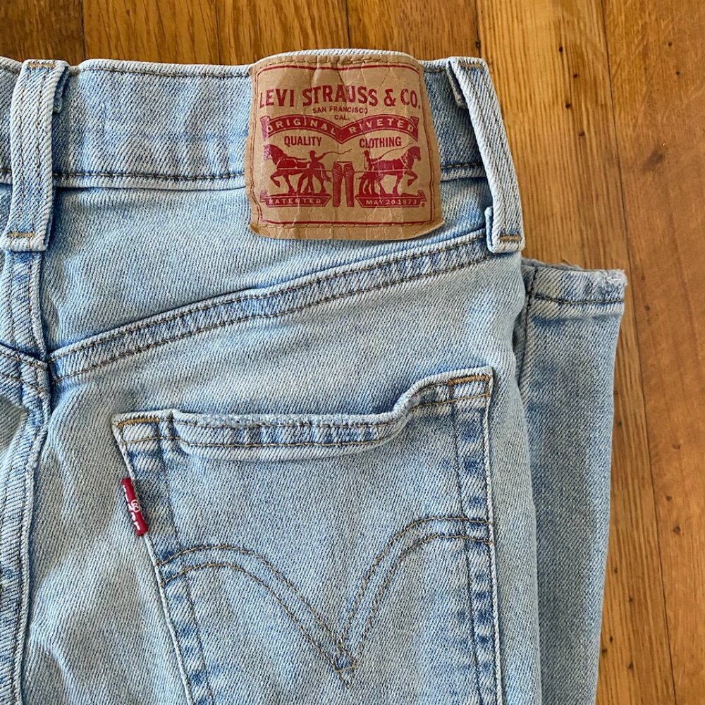 Levi's High Waisted Mom Jean